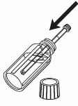 Un disegno tecnico mostra un flaconcino di vetro con un ago inserito nel tappo e una freccia nera che punta verso il dispositivo
