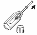 Disegno tecnico di una siringa con ago inserito in un flaconcino di vetro accanto al tappo rimosso e una freccia che indica il movimento verso l'alto