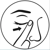 Disegno stilizzato di un volto che mostra un dito che preme delicatamente sulla palpebra superiore dell'occhio chiuso con una freccia nera