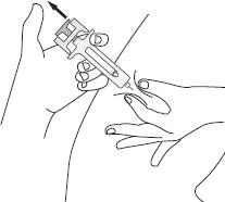 Disegno lineare che mostra due mani che impugnano una siringa per iniettare un farmaco nella pelle di un braccio o di una coscia