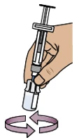 Una mano tiene una siringa verticale sopra un flacone con due frecce curve che indicano un movimento rotatorio per l'inserimento