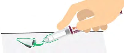 A hand holds a white and red injection pen to remove the transparent protective cap with a green arrow indicating the movement