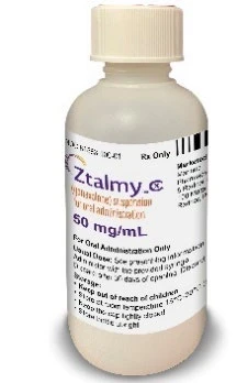 Flacone di farmaco Ztalmy da 50 mg/mL con etichetta bianca contenente istruzioni per somministrazione orale e avvertenze di conservazione
