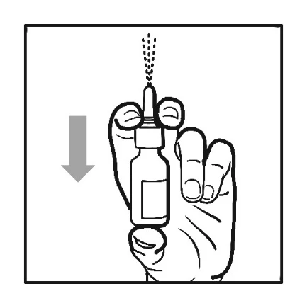 Mano che tiene un flacone con contagocce da cui fuoriescono delle gocce di liquido, con una freccia grigia rivolta verso il basso visibile accanto