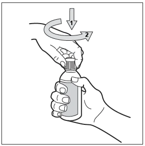 Dos manos sosteniendo un frasco de medicamento, una mano realiza un movimiento giratorio en la tapa en la dirección indicada por las flechas hacia abajo y hacia un lado