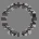 Un patrón gris circular que recuerda un anillo dentado o engranaje con bordes irregulares y formas geométricas sobre un fondo uniforme