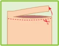 Schema che illustra il taglio della parte superiore della confezione con le forbici lungo la linea tratteggiata rossa su sfondo chiaro con cornice verde
