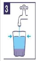 Grifo del que fluye un chorro de agua hacia un recipiente de vidrio que se está llenando, con flechas azules que indican el nivel del líquido