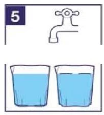 Icono de un grifo con agua sobre dos vasos llenos de líquido azul, marcado con el número 5 en un cuadrado azul en la esquina superior izquierda