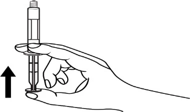 Mano che tiene una siringa con freccia nera rivolta verso l'alto indicante il verso del movimento del pistone per aspirare il liquido