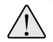 Símbolo triangular de advertencia con un borde negro grueso y un signo de exclamación negro sobre fondo claro que indica la necesidad de tomar precauciones