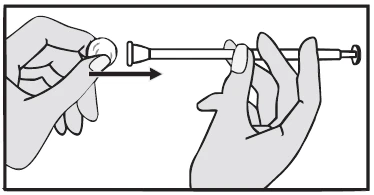 La mano izquierda sostiene un pequeño recipiente y la mano derecha desliza una jeringa hacia él para extraer su contenido, indicado por una flecha negra que muestra la dirección.