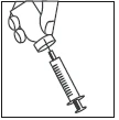 Mano sosteniendo una jeringa con aguja apuntando hacia abajo, preparada para la administración del medicamento; ilustración lineal en negro sobre fondo blanco
