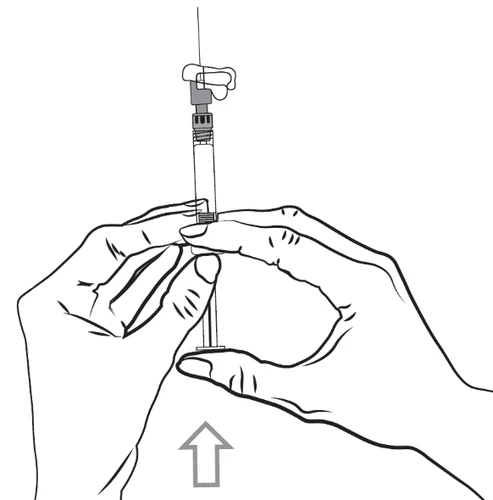 Due mani tengono verticalmente la siringa con l'ago, una freccia rivolta verso l'alto indica la direzione del movimento o della somministrazione del farmaco