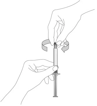 Due mani che impugnano una siringa, la mano superiore esegue un movimento rotatorio indicato da frecce curve attorno alla parte superiore del dispositivo