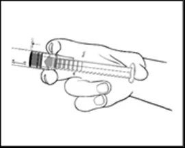 Mano che tiene una siringa con graduazioni visibili della scala, pronta a somministrare una dose di farmaco al paziente