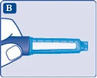 Mano che impugna una penna siringa blu, un dito preme il pulsante, l'ago fuoriesce dall'estremità del dispositivo per l'iniezione