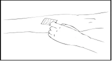 Mano sosteniendo un parche medicado que se coloca sobre la piel del cuerpo, con líneas del cuerpo y dedos visibles que fijan el parche