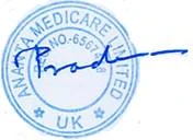 Timbro circolare blu con la scritta ANANTA MEDICARE LIMITED UK e numero 6567, con una firma blu posizionata sopra